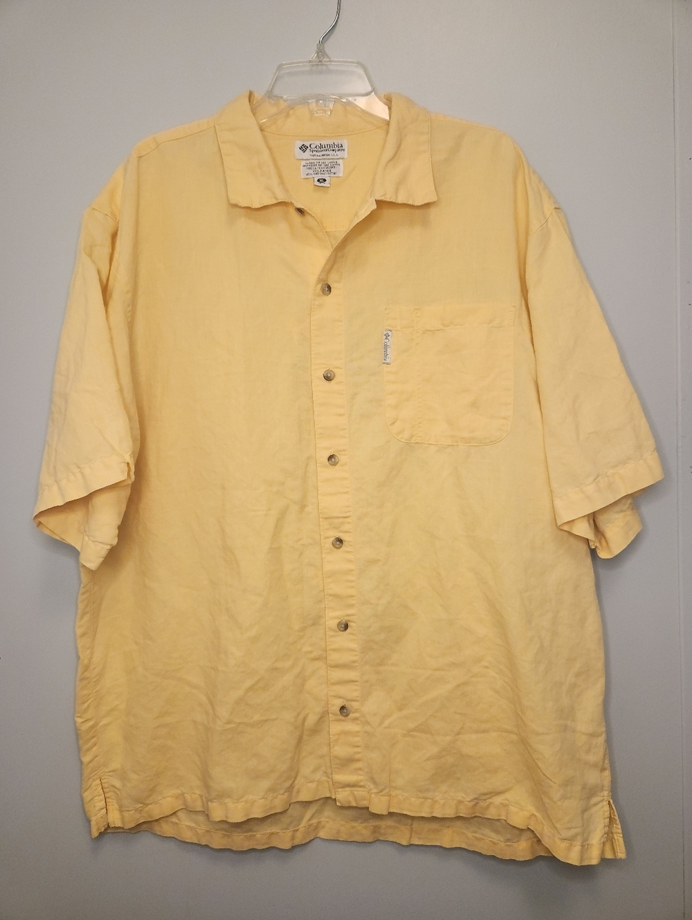 Vintage Columbia Short Sleeve Button-Up Shirt in Yellow Size XL